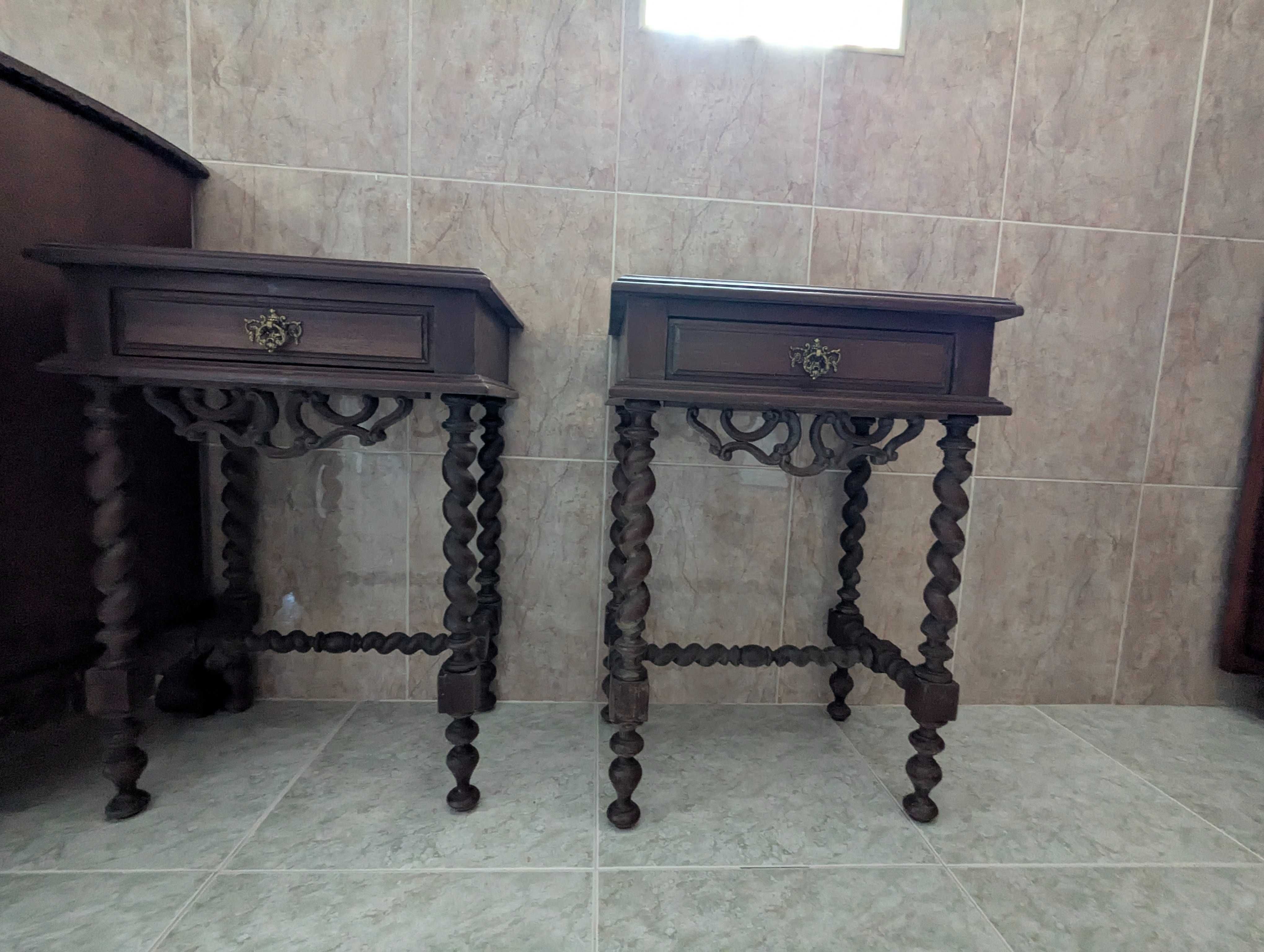Conjunto de móveis de quarto em madeira maciça