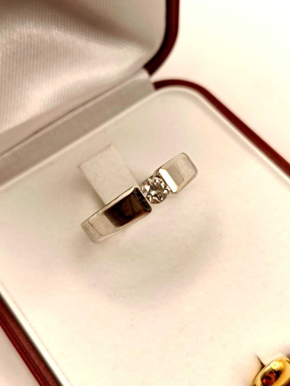 Złoty Pierścionek  "redrubin" z brylantem 18K 3,4g Certyfikat
