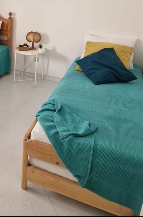 Cama dupla empilhavel do ikea com estrado e 2 colchões