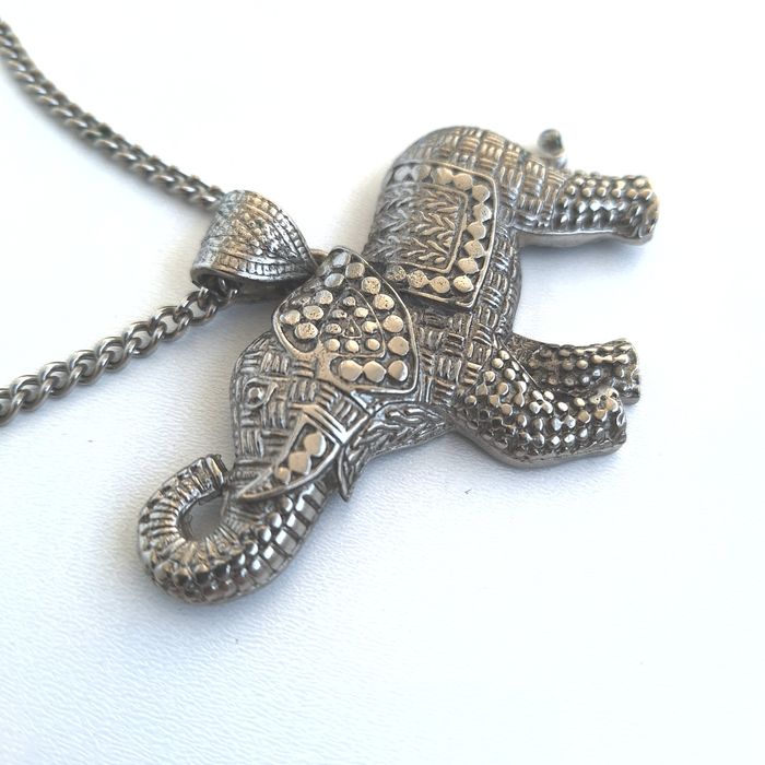 Łańcuszek z wisiorkiem "słoń". Warszawa