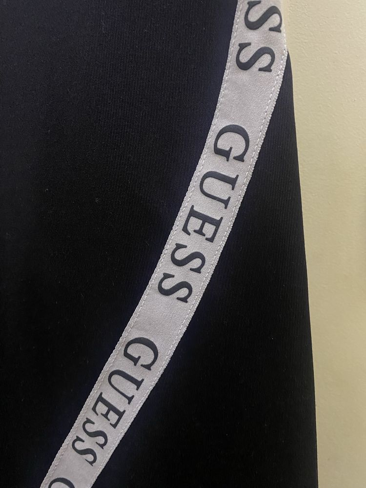 Legginsy guess napis