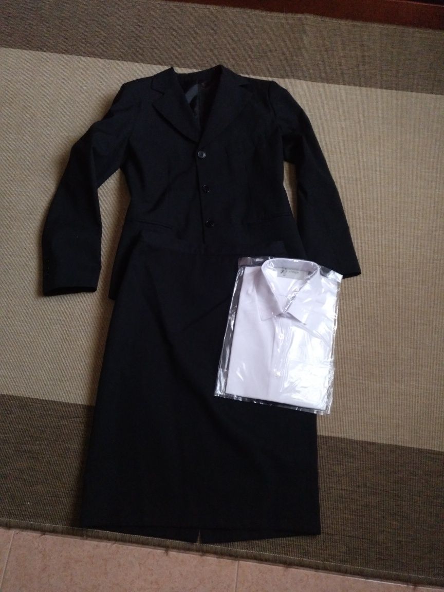 Vende se traje de menina