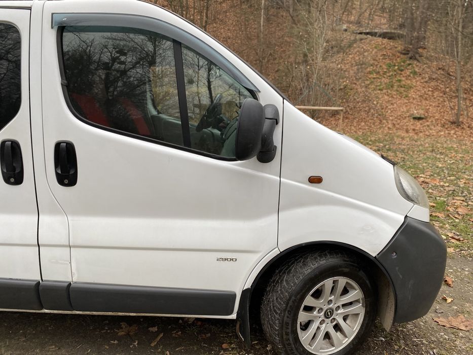 Opel Vivaro 2004 рік 1.9 довга база