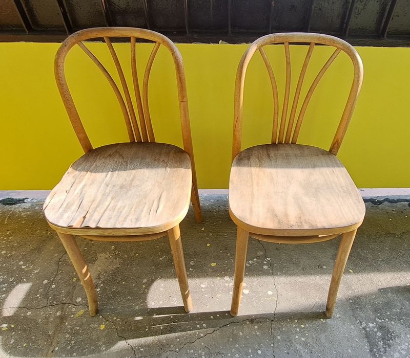 Stół retro PRL z litego drewna + 2 krzesła do renowacji