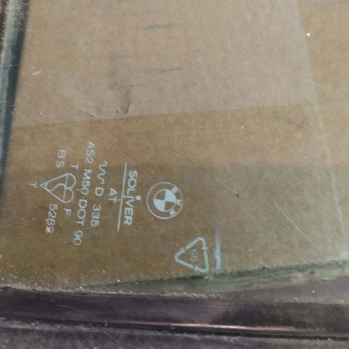 Скло BMW e30 купе 2 задні глухі передне ліве і заднє з підігрівом