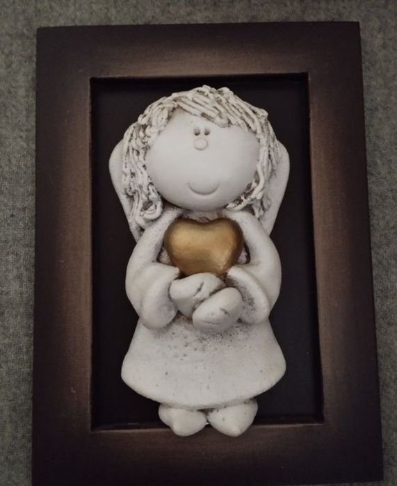 Obraz w drewnianej ramce figurka 3D Anioł Stróż ze złotym sercem ozdob