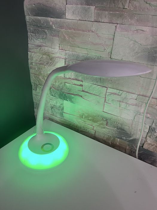lampka z ledami w roznych kolorach