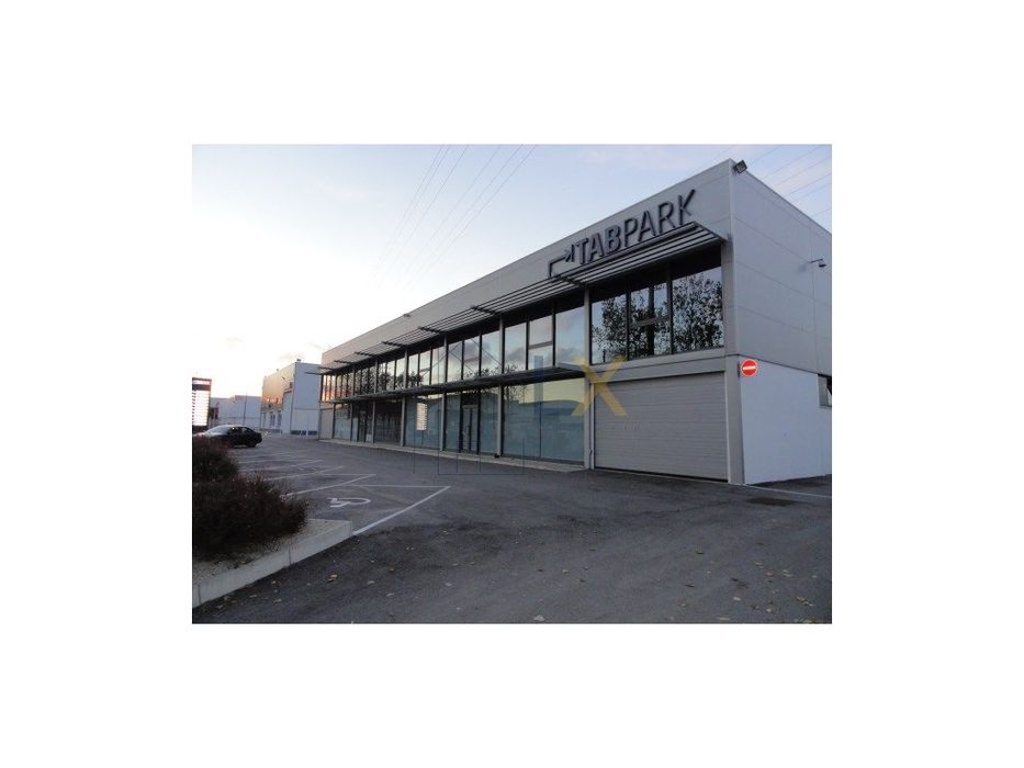 Armazém na Zona Industrial de Taboeira para arrendar!!!