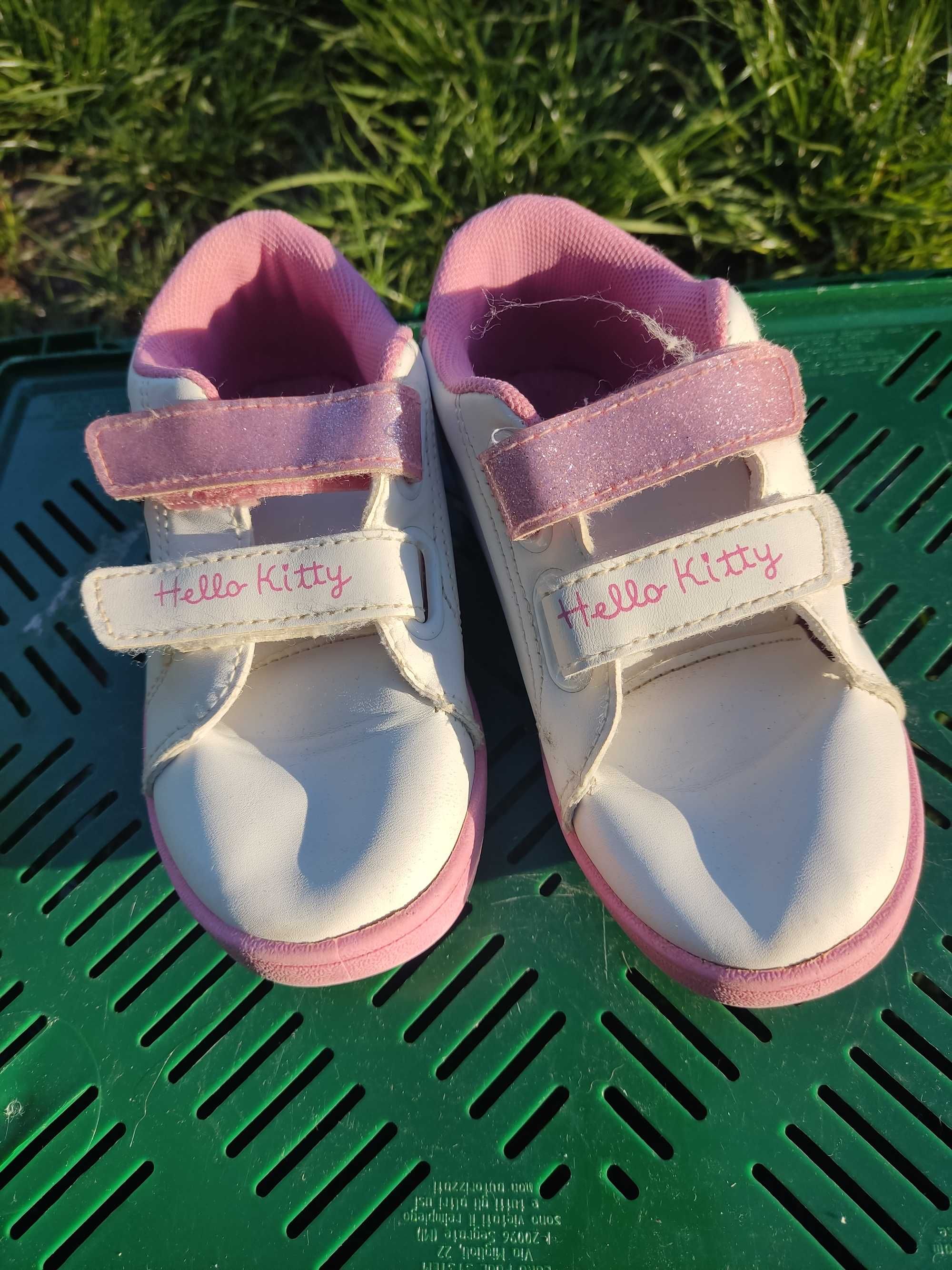 Sprzedam buty Hello Kitty w bardzo dobrym stanie, rozm.27.