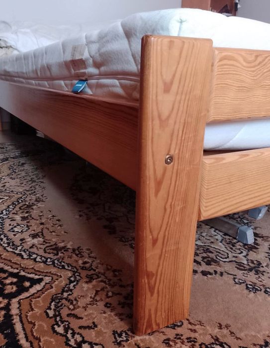 Łóżko 2-osobowe, rama z materacem, stan bardzo dobry!