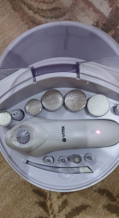 Набір для манікюру і педикюра VITEK