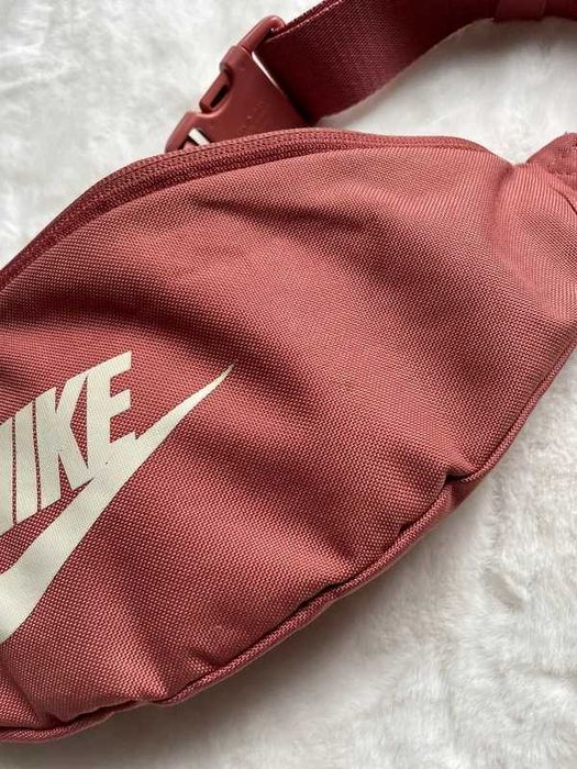 Nerka saszetka duża brudny róż koralowa Nike XL damska uni
