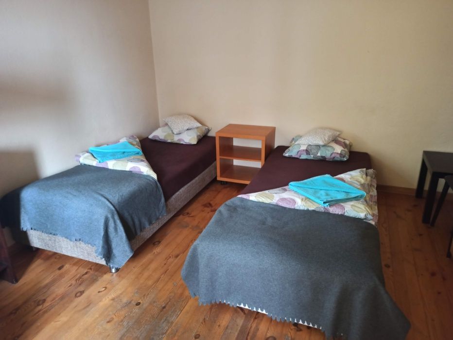 Hostel Włodarzewska;  pokoj 4 osobowy,  900 os/mies