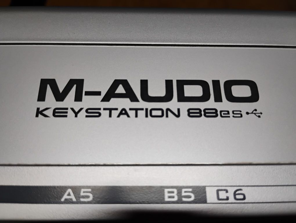 M-Audio Keystation 88es - Teclado MIDI USB 88 Teclas (Como Novo)