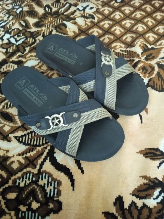 Продам мужские шлепки