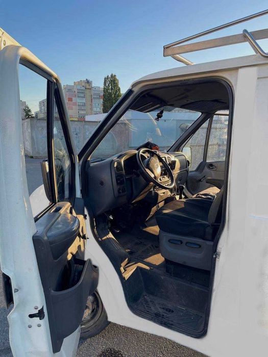 Форд транзит. Торг біля авто.