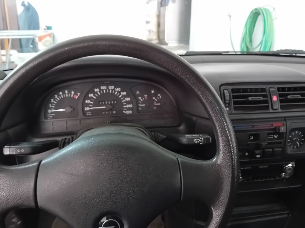 Opel vectra 1.8 i expression