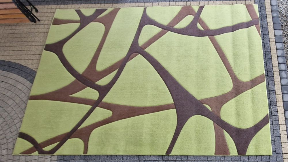 Dywan zielony 240x330 fryz fushe w dobrym stanie