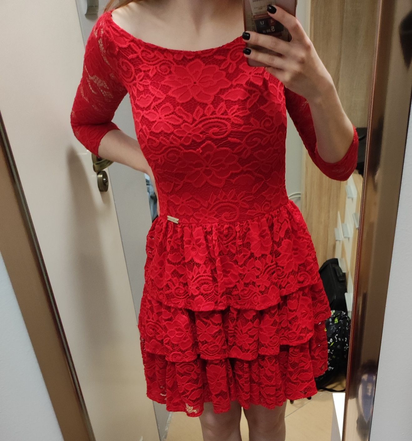 Czerwona sukienka w rozmiarze XS