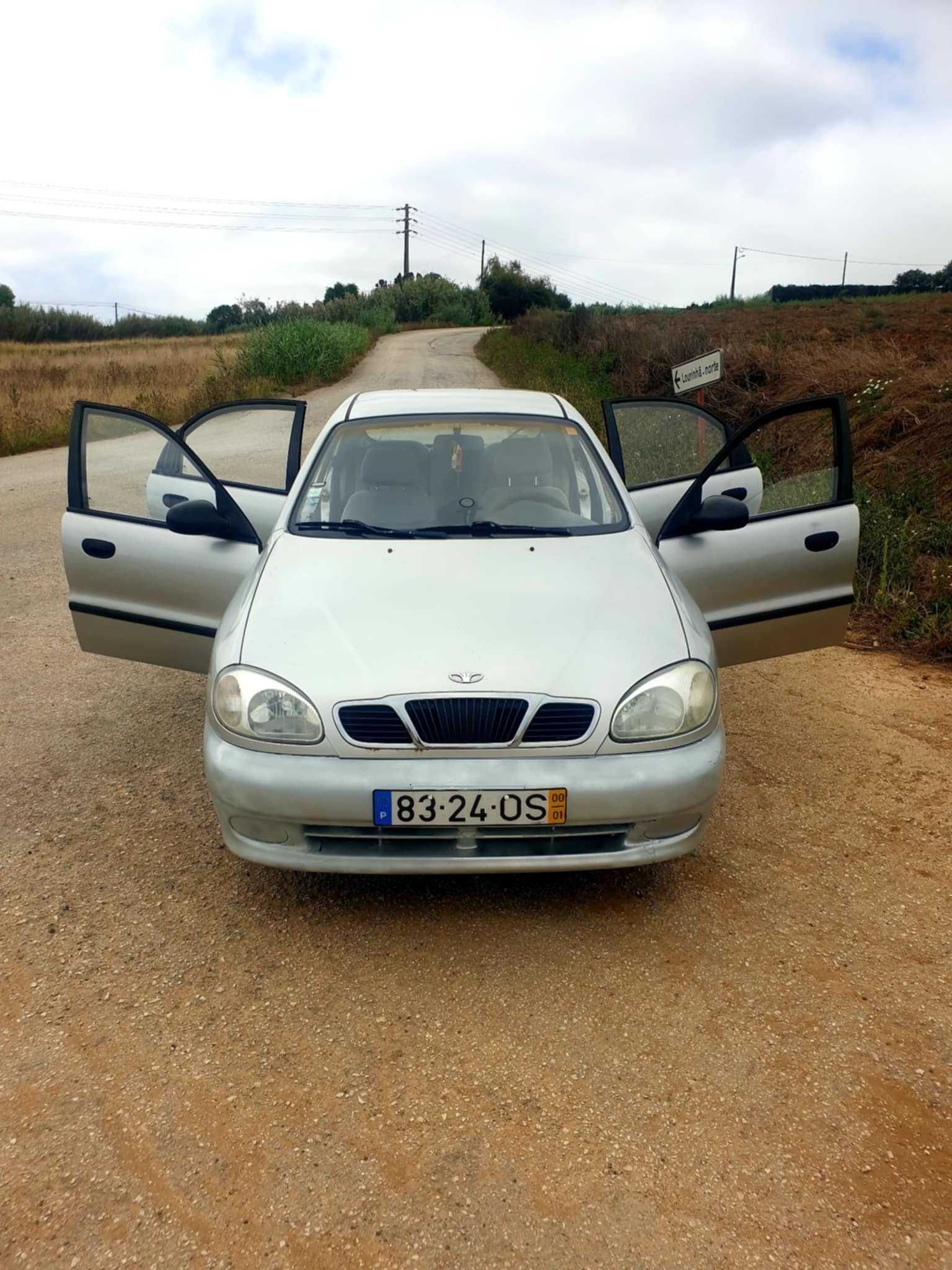 2000 DAEWOO LANOS 1.3 gasolina, hatchback 5 portas.(negociável)