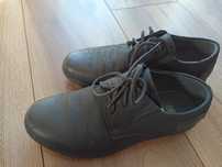 Pół eleganckie buty chłopięce