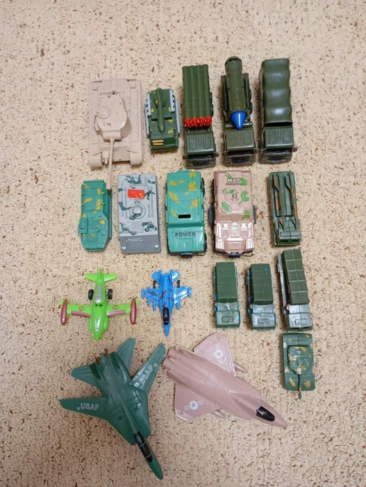 Продам величезний набір солдатиків