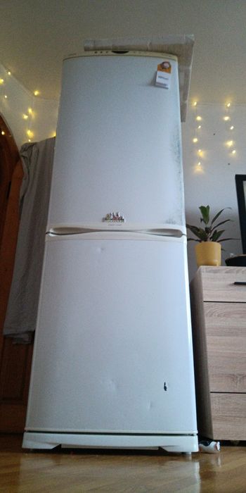 Холодильник Б/у іноді на 2 години може не морозити