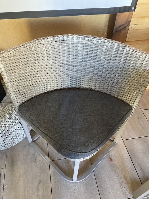 Krzesła tarasowe do okrągłego stołu