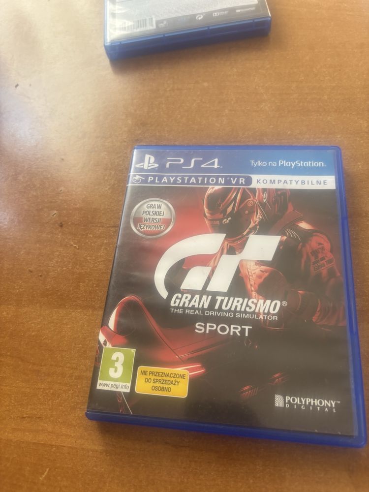 Gra na Playstation cztery