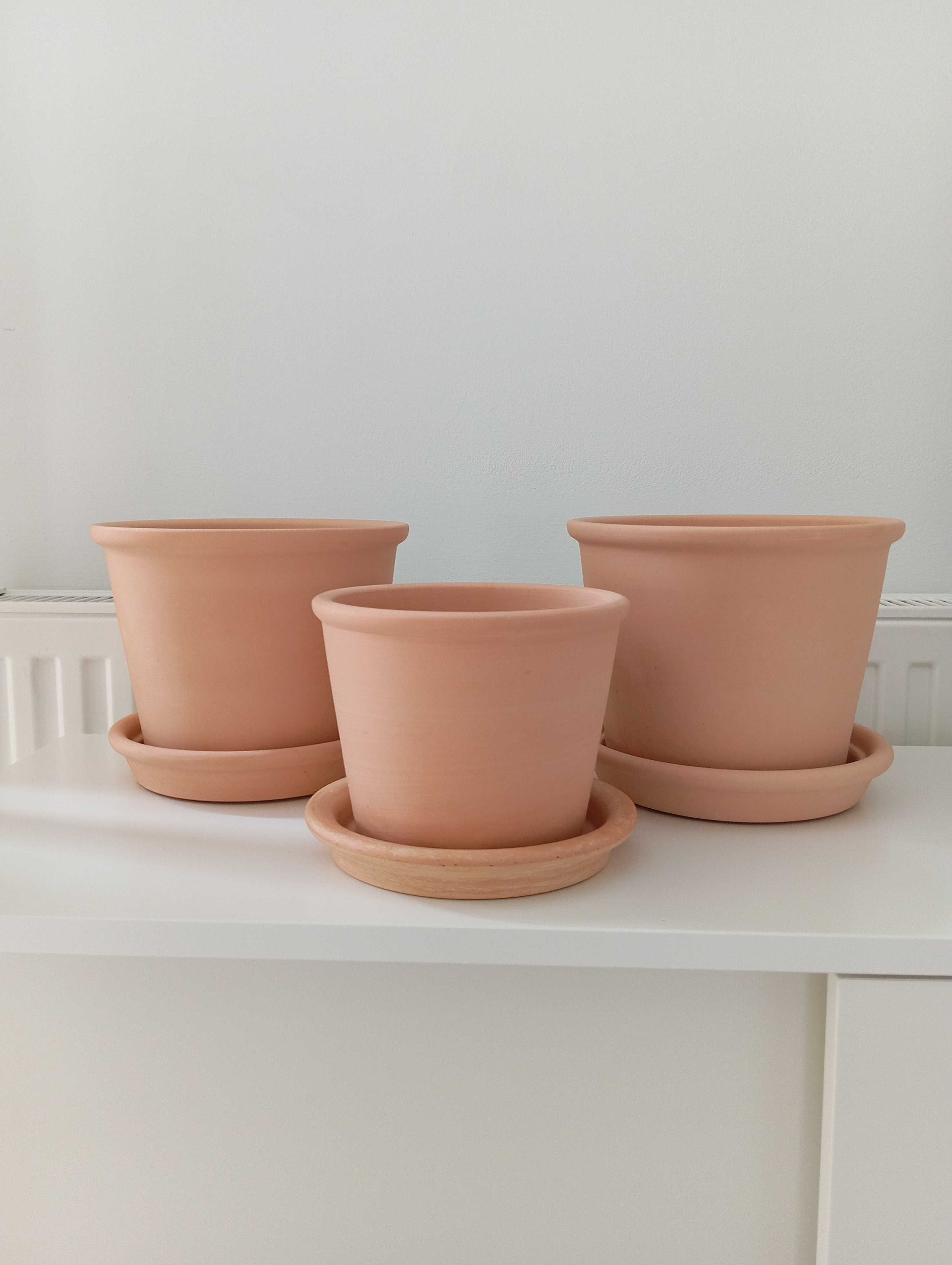 Doniczki terakotowe z podstawkami IKEA Muskotblomma