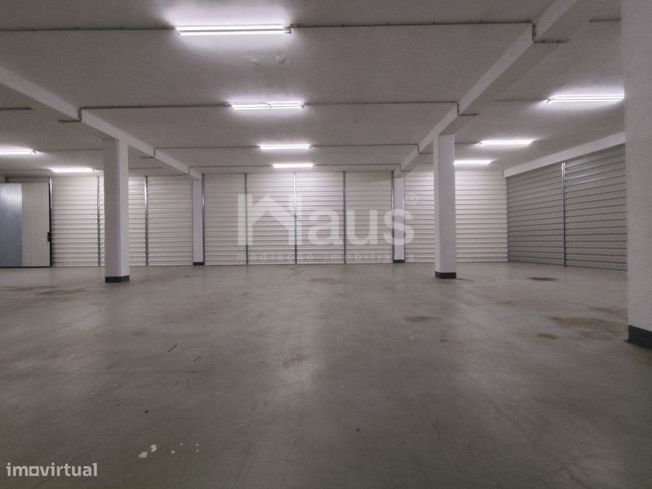 Nave com 10000m2 com facilidade de acesso ao porto de Setúbal e aut...