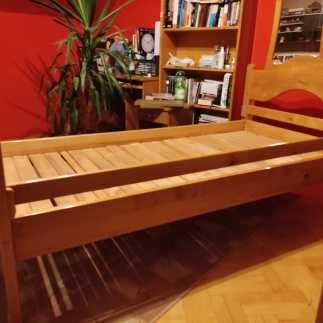 Łóżko z pełnego drewna