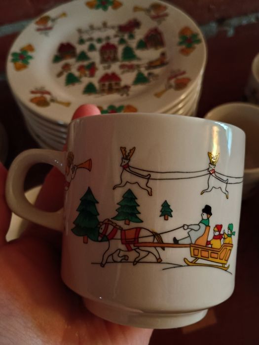 Zestaw na 12 osób ,motyw świąteczny