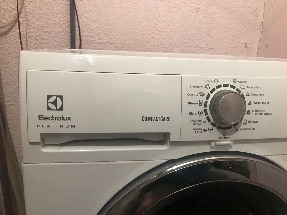 Продам стиральную машинку Electrolux EWS1076CI на запчасти