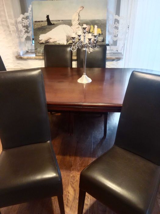 Stół dębowy ciemny rozkładany z krzesłami