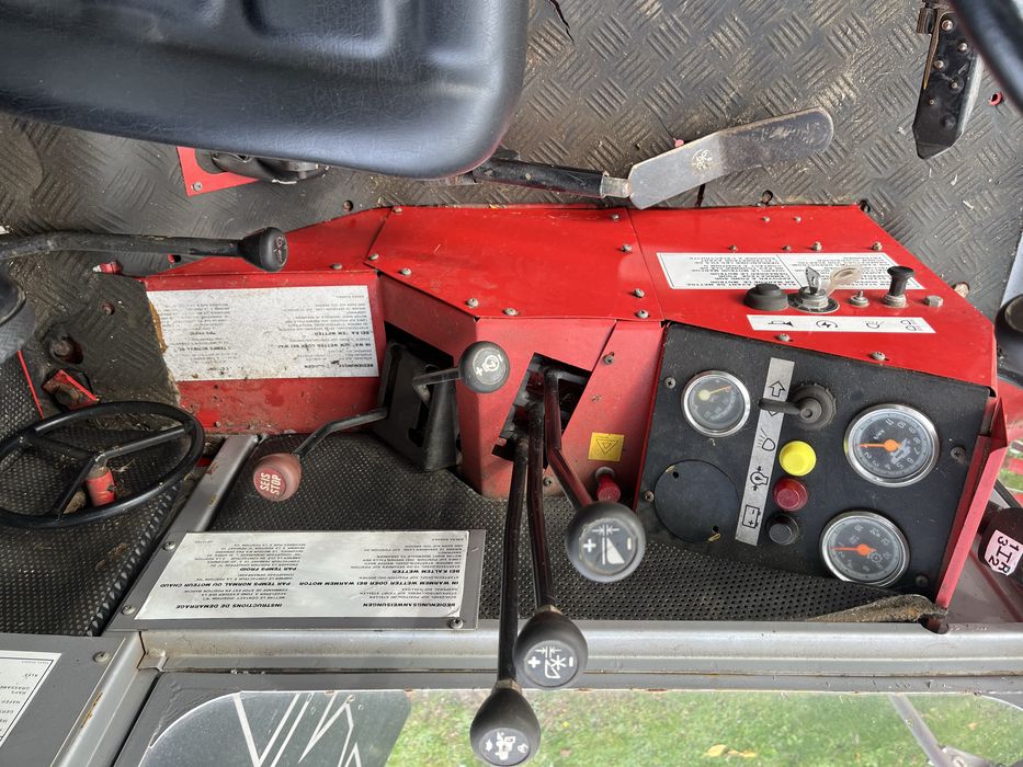 Комбайн Massey Ferguson 330 Массей Фергюсон 330 MF 330