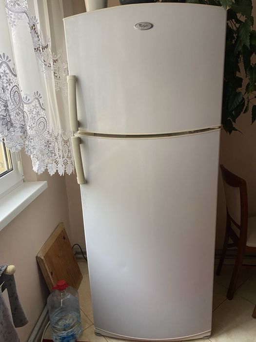 Холодильник Whirlpool ARC4138