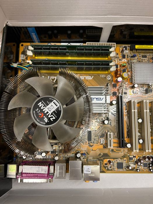 ASUS Mainboard, материнська плата