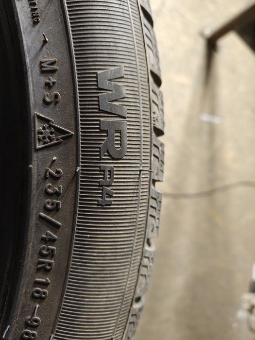 235/45R18 98 V Nokian WR R4     Z452/170A