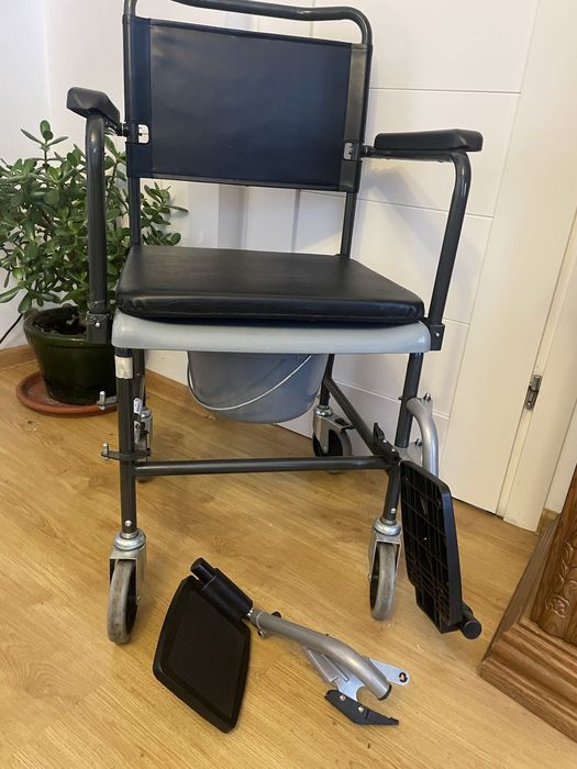 Wozek toaleta dla niepelnosprawnych