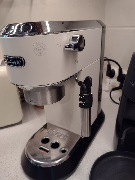 Ekspres do kawy De’Longhi EC 685 z młynkiem Graef CM 702