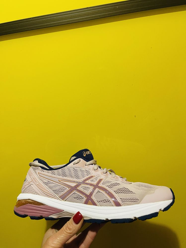 Кроссовки Asics.  Размер 40,5