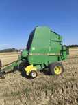 Prasa zmiennokomorowa John Deere 590