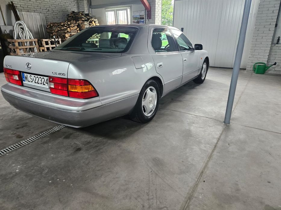 Lexus LS 400 benzyna