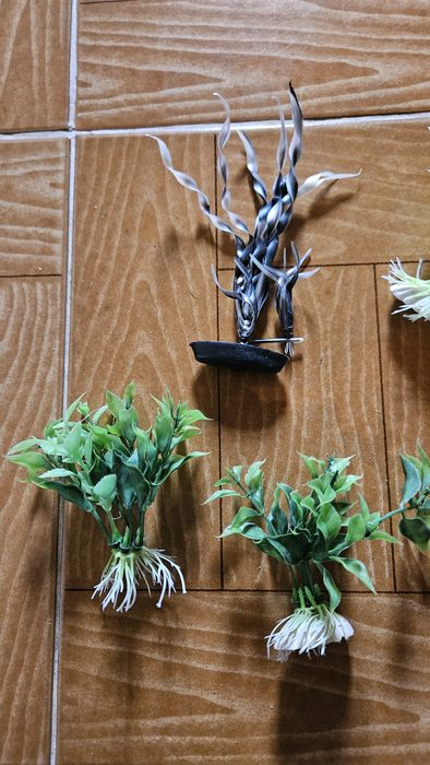Varias Plantas Artificiais de Plástico para Aquário