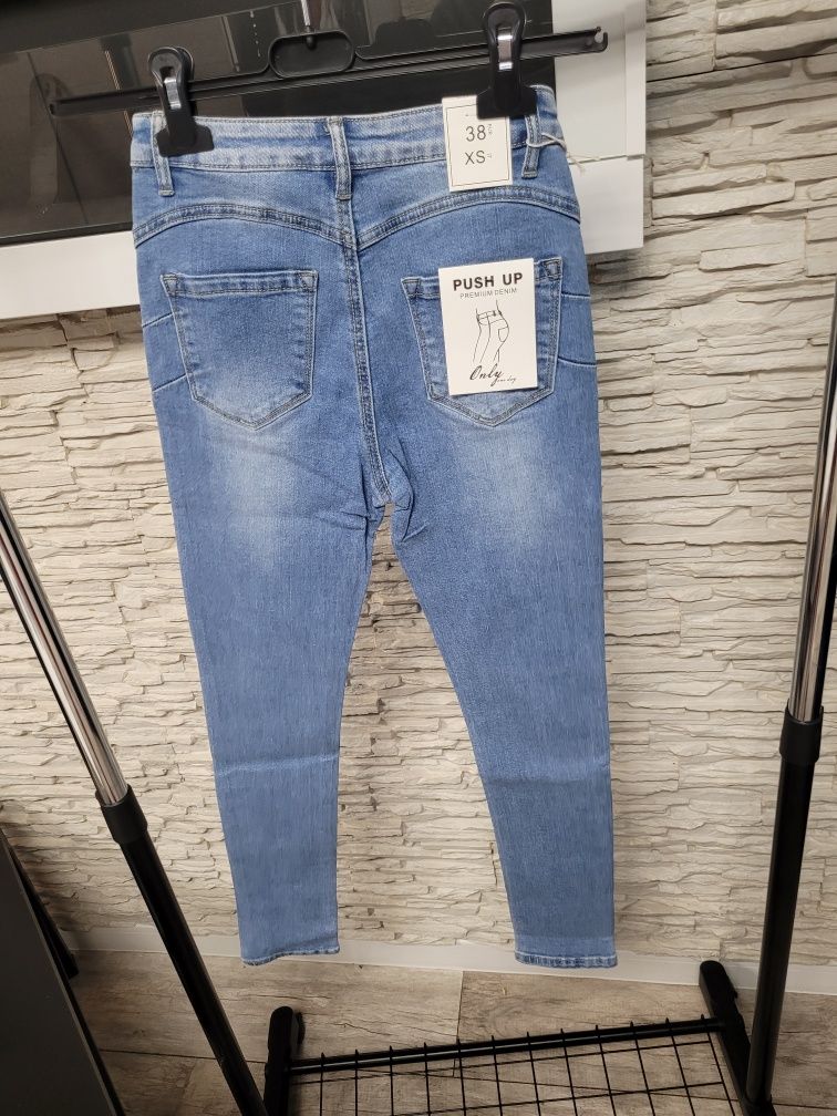 Nowe z metką spodnie jeansowe jeansy z serduszkami Push up M