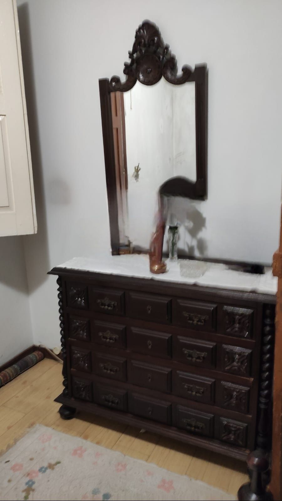 Quarto antigo completo