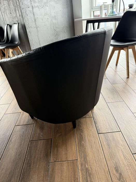 Крісло м’яке, шкірозамінник, б/у