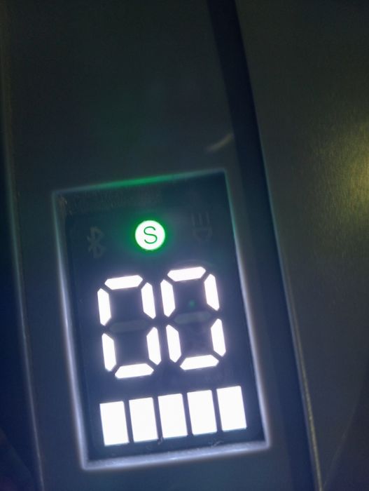 Trotinete elétrica em bom estado com marca de uso não tem carregador