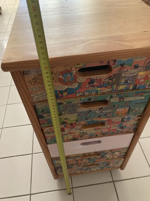 Armário com seis gavetas